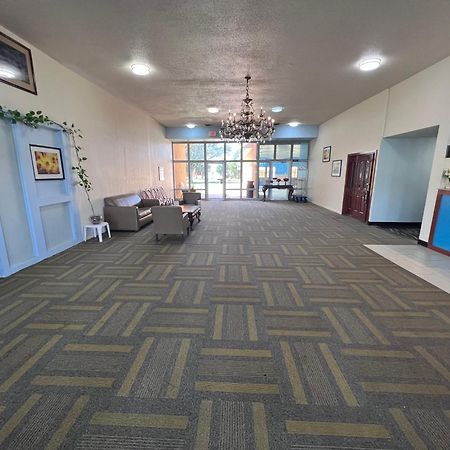 Colby Inn And Suites Esterno foto