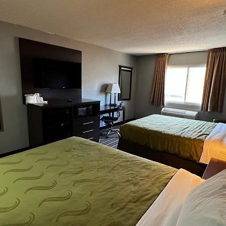Colby Inn And Suites Esterno foto