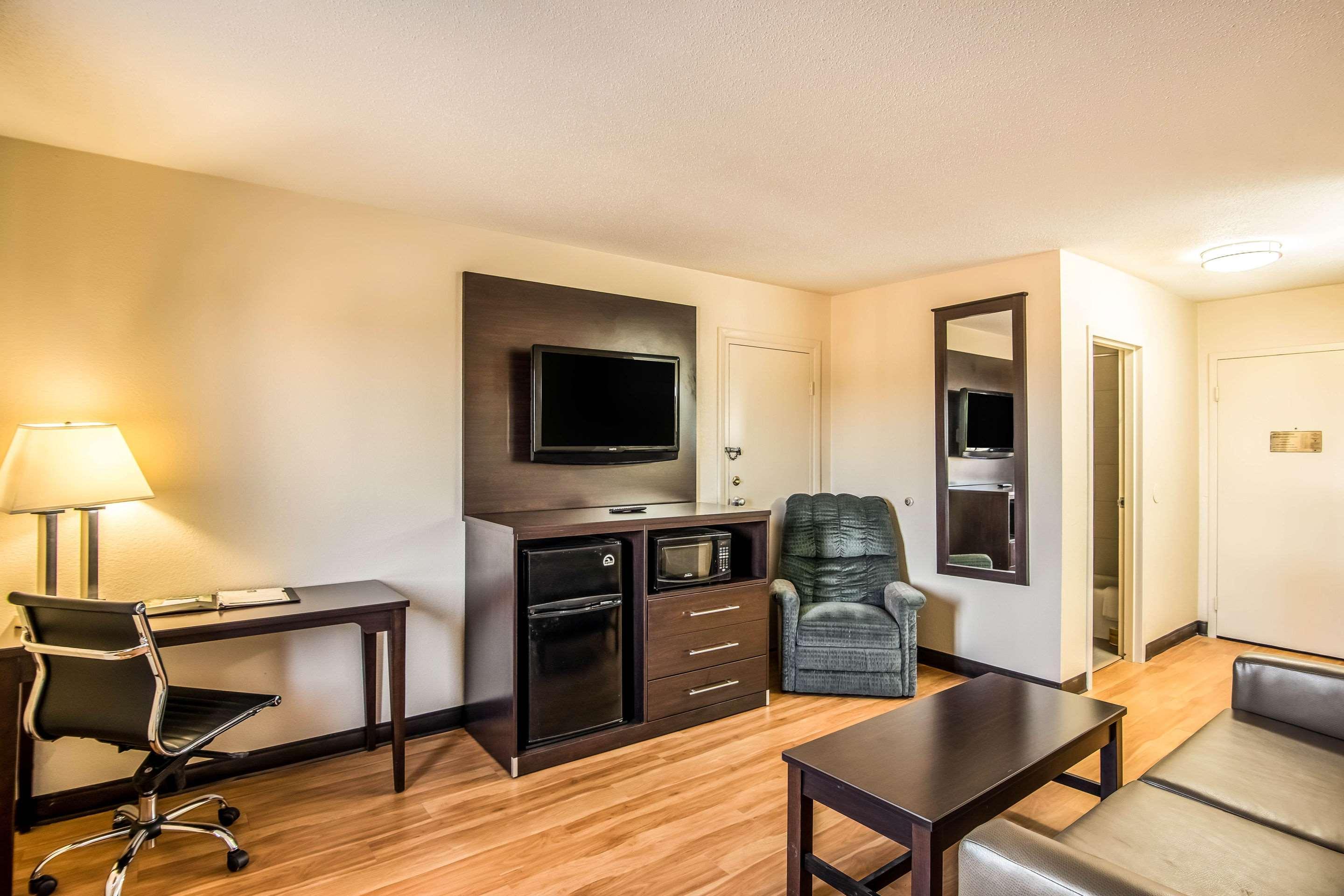 Colby Inn And Suites Esterno foto