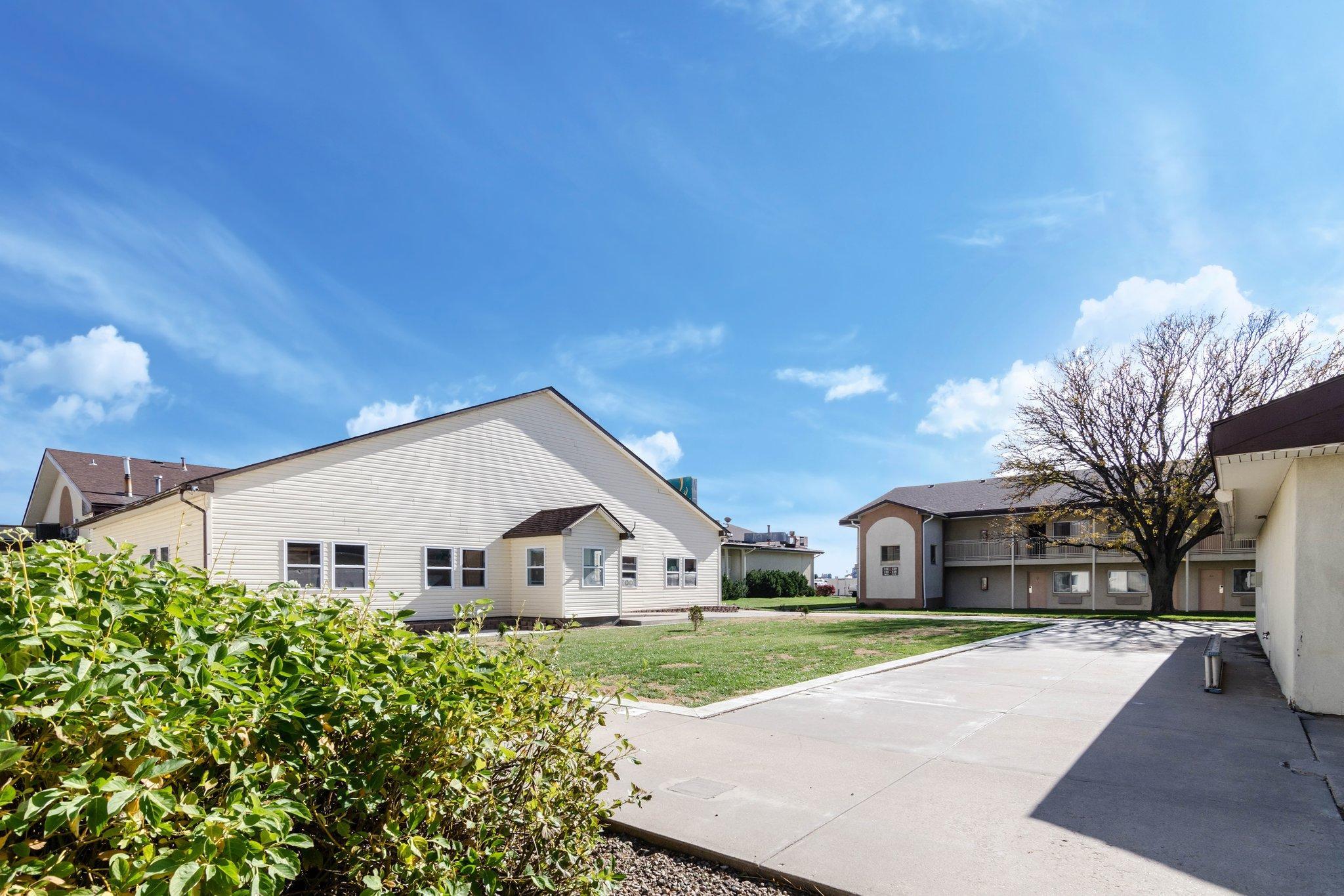 Colby Inn And Suites Esterno foto