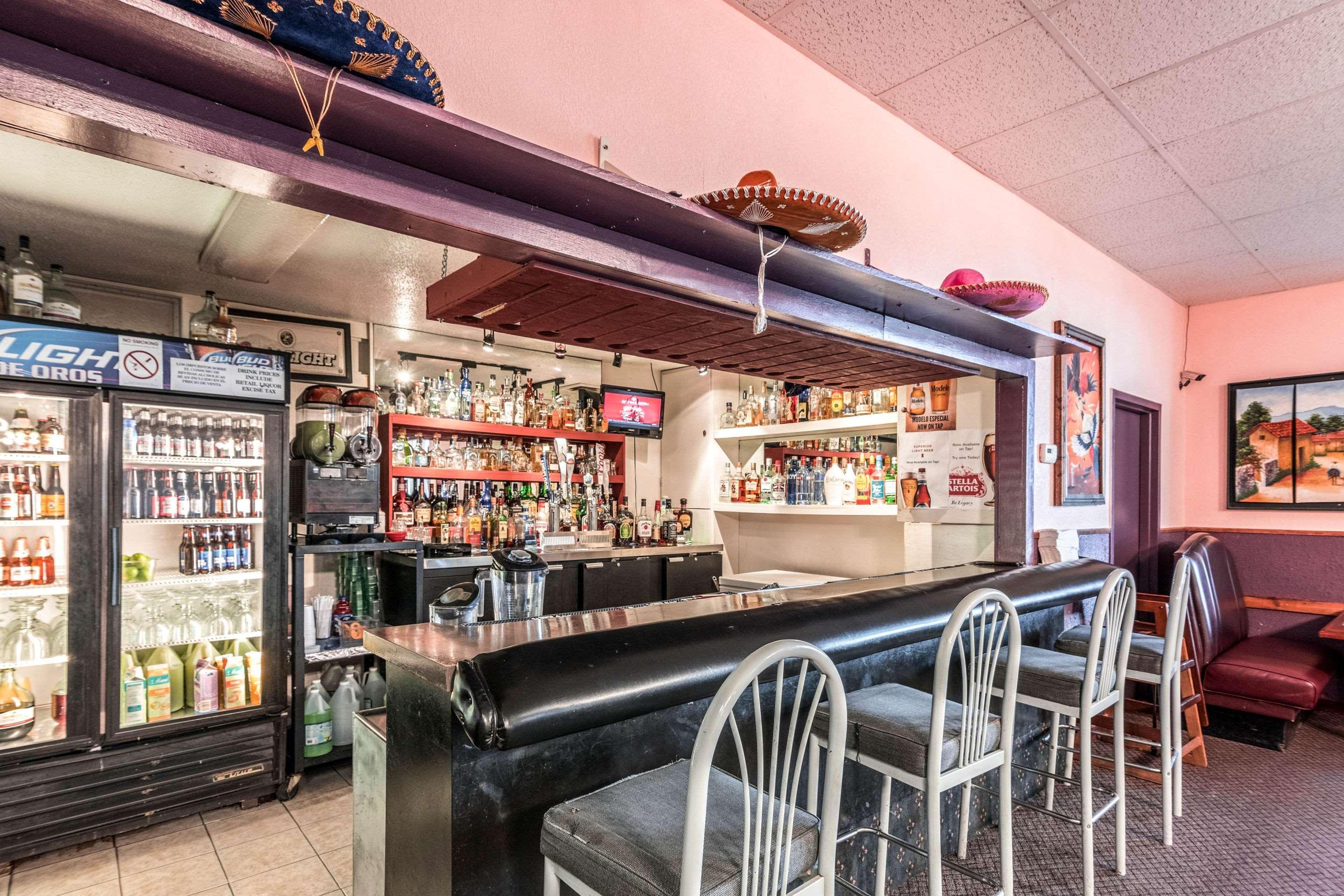 Colby Inn And Suites Esterno foto