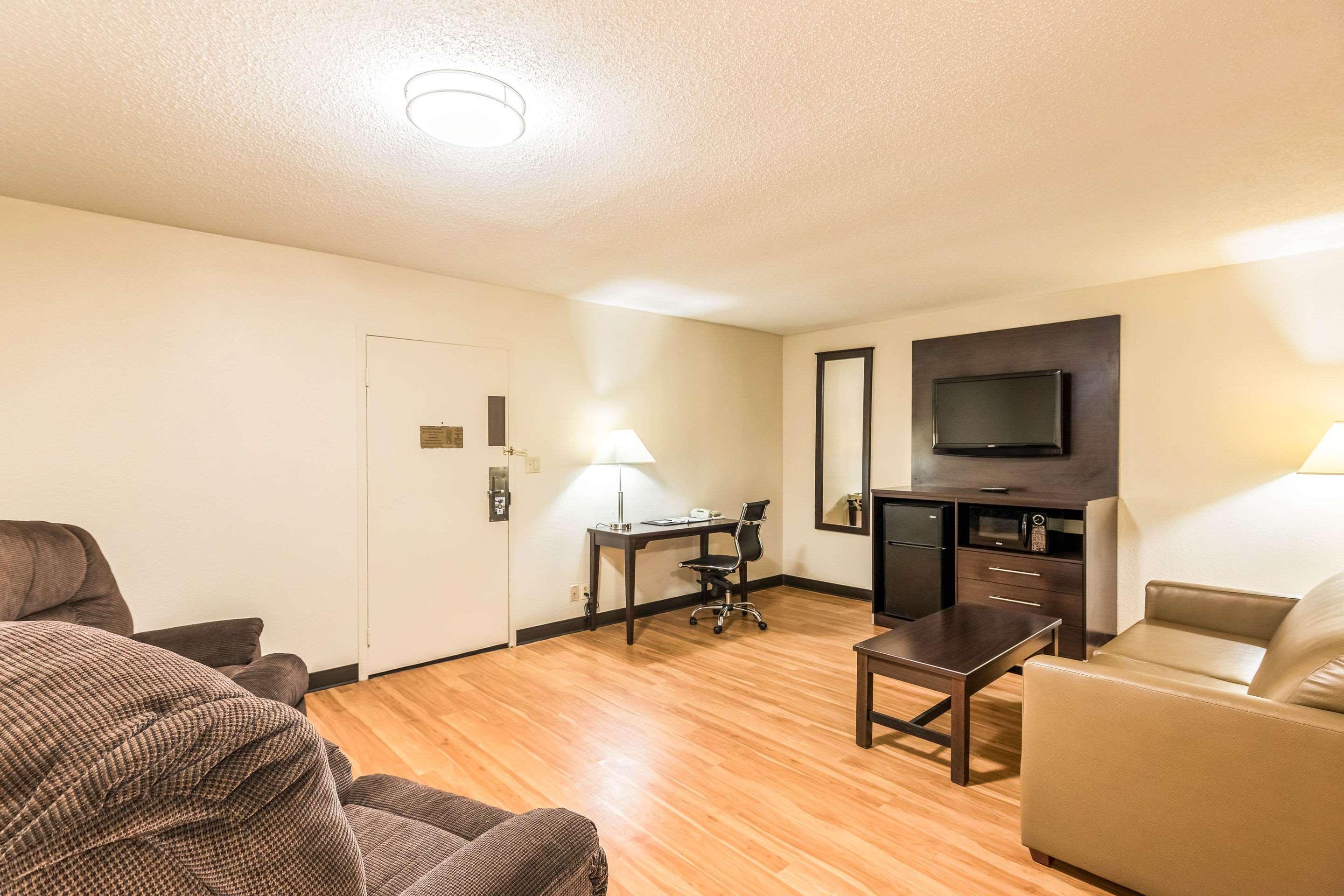 Colby Inn And Suites Esterno foto