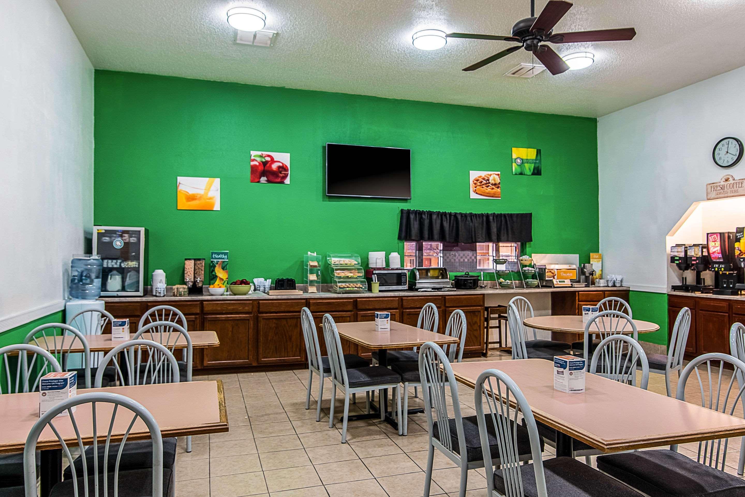 Colby Inn And Suites Esterno foto