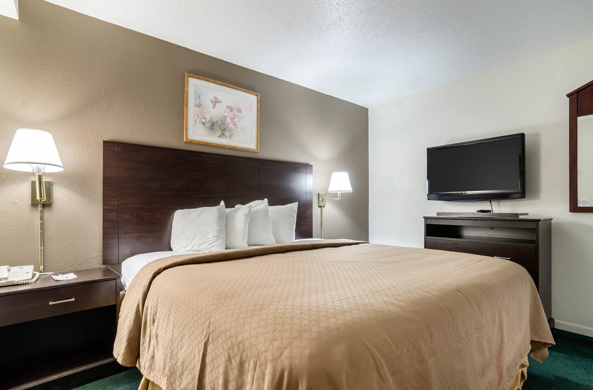 Colby Inn And Suites Esterno foto