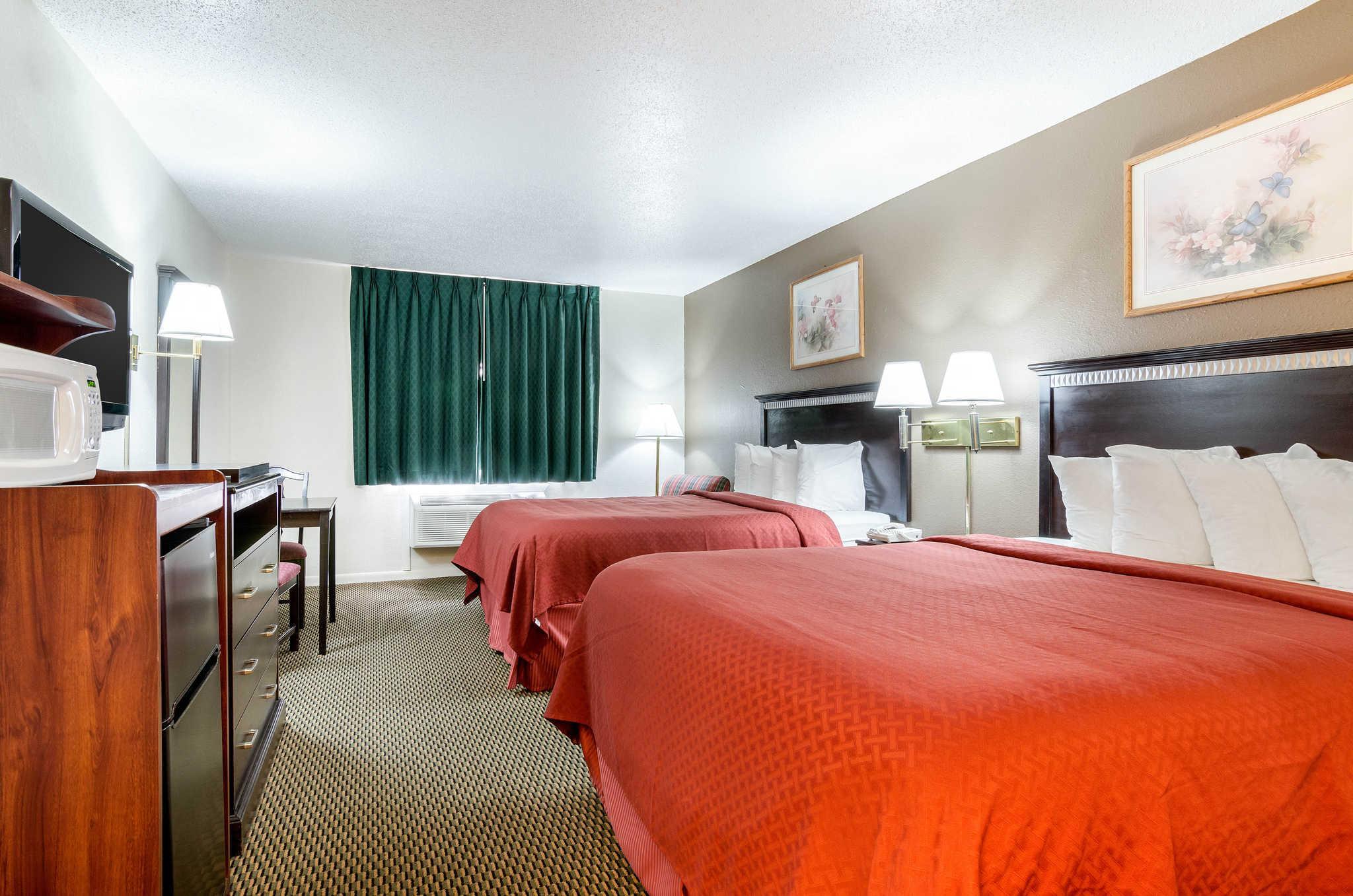 Colby Inn And Suites Esterno foto