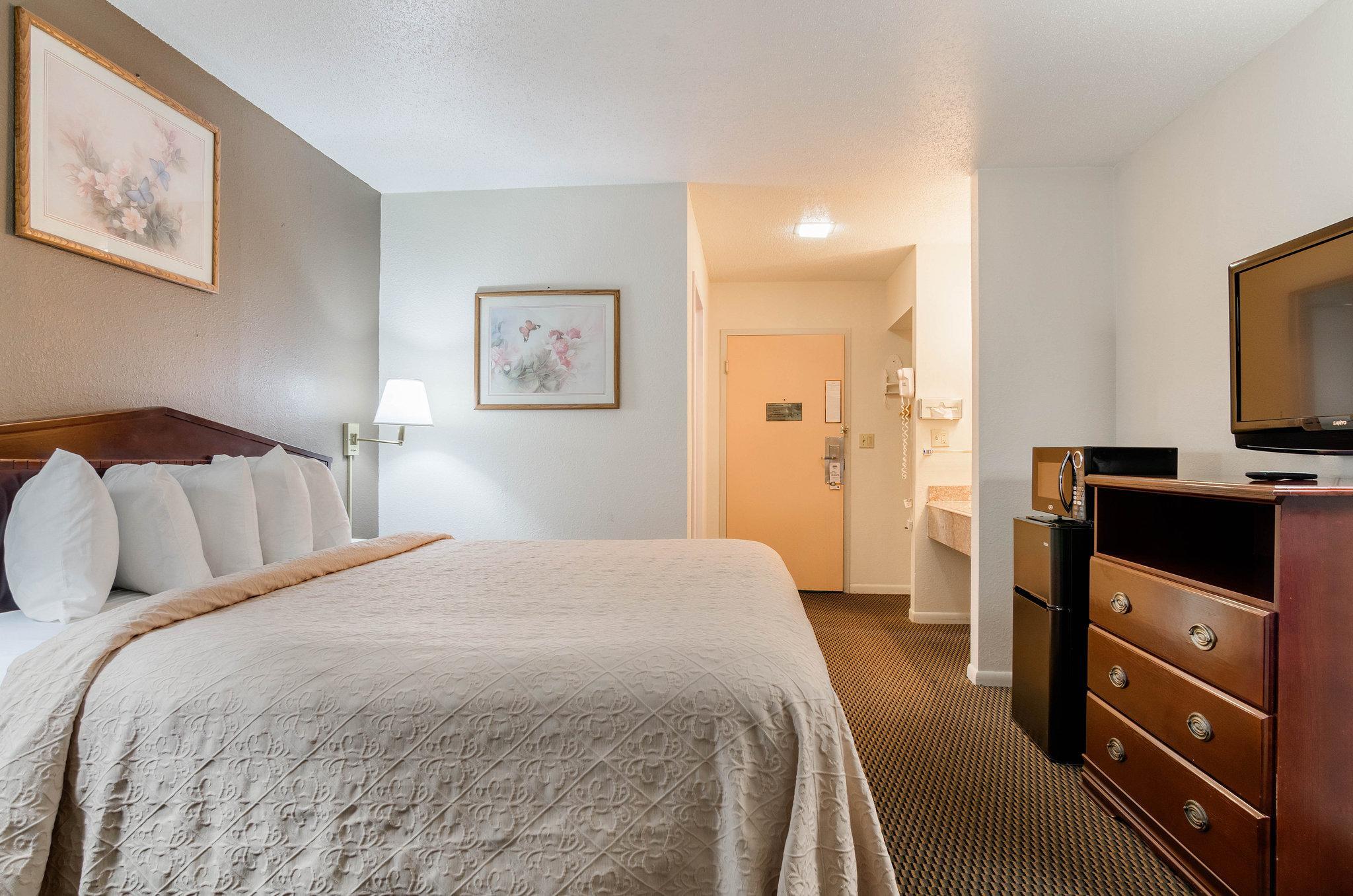 Colby Inn And Suites Esterno foto