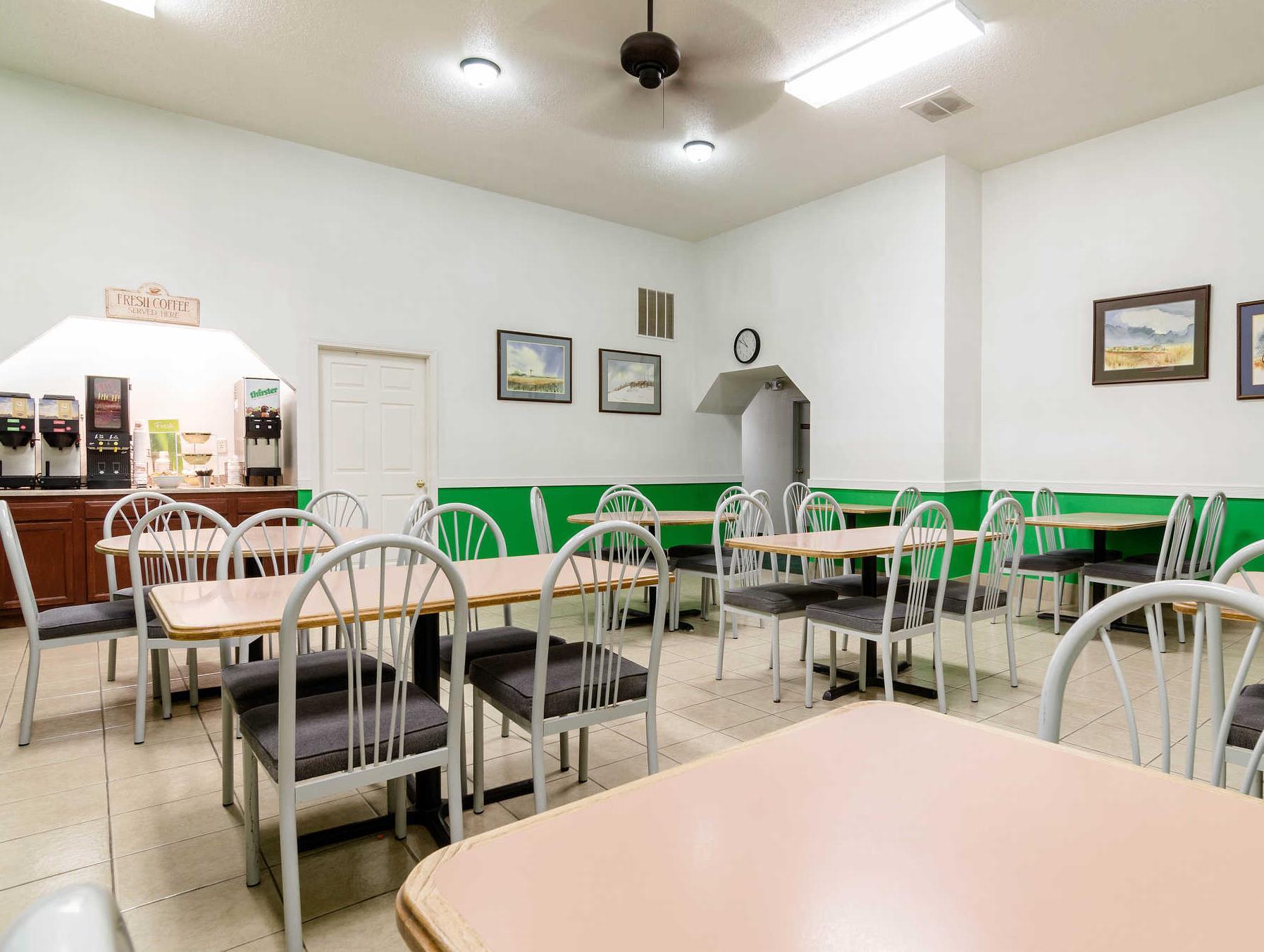 Colby Inn And Suites Esterno foto