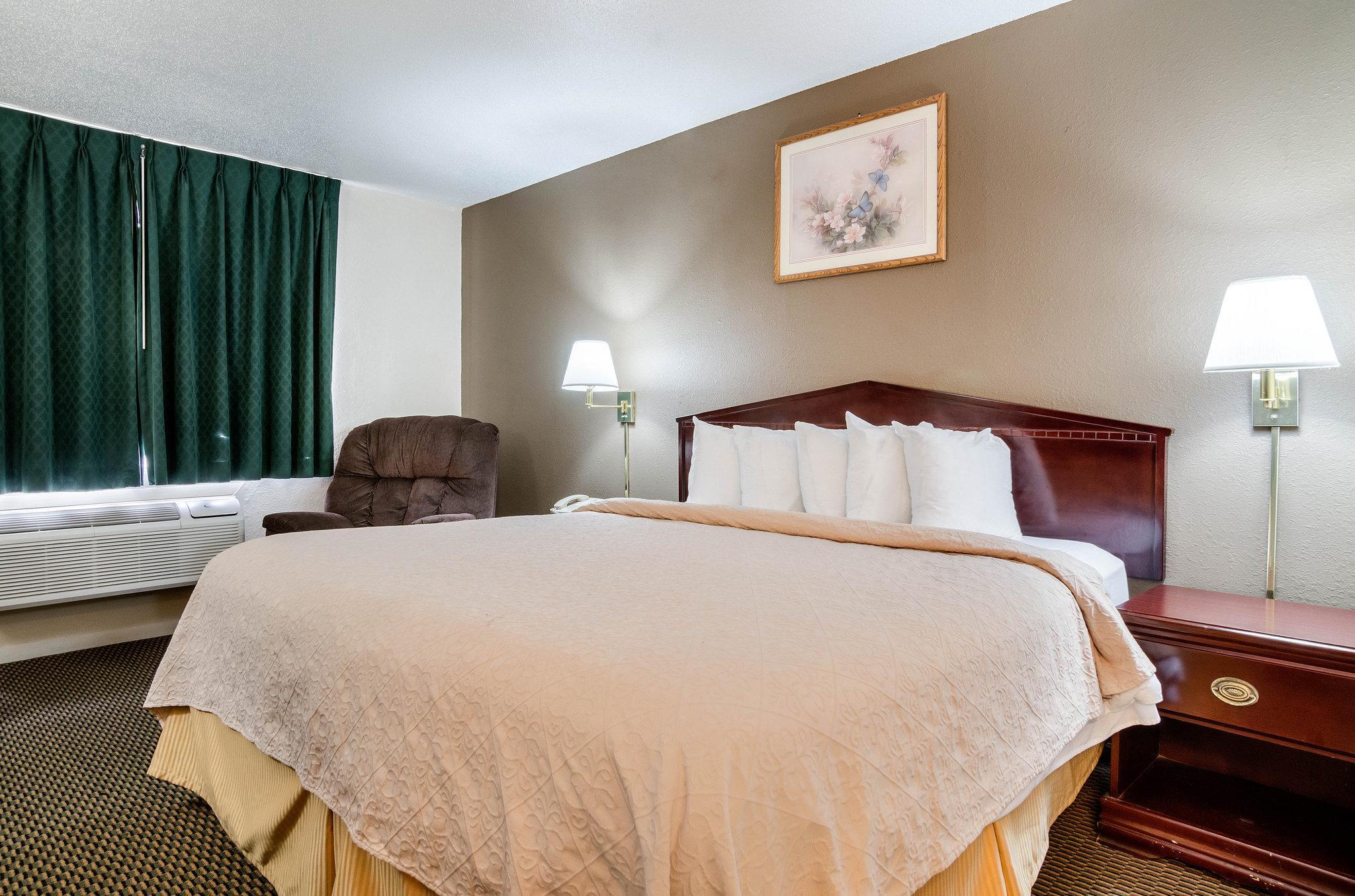 Colby Inn And Suites Esterno foto