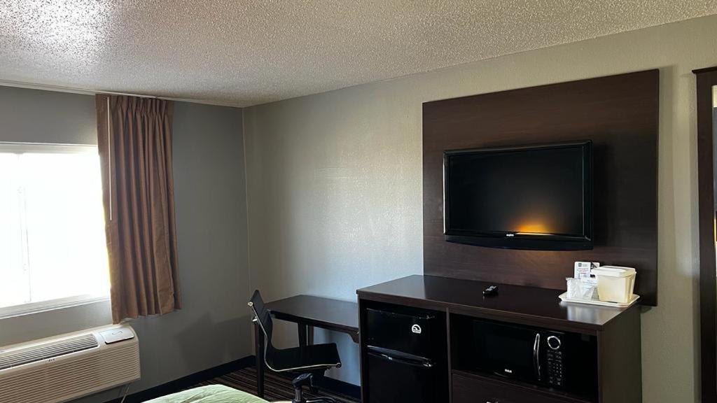 Colby Inn And Suites Esterno foto