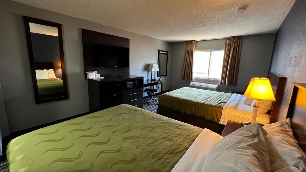 Colby Inn And Suites Esterno foto