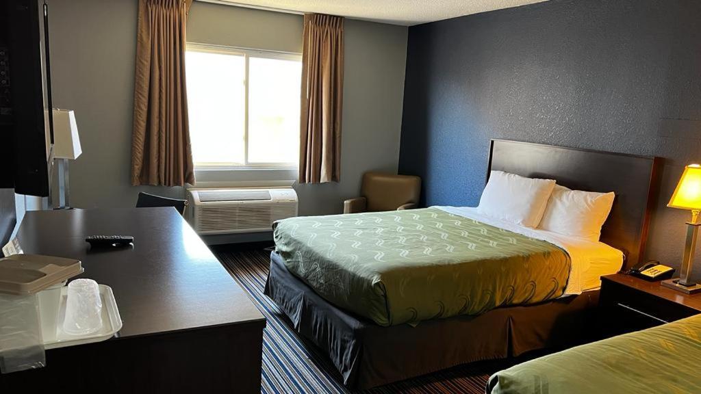 Colby Inn And Suites Esterno foto