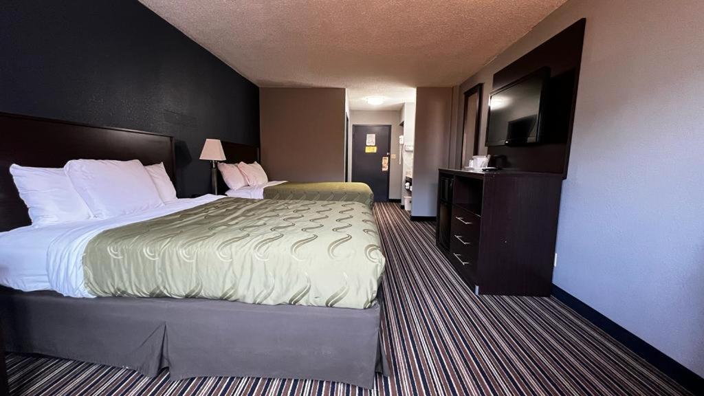 Colby Inn And Suites Esterno foto